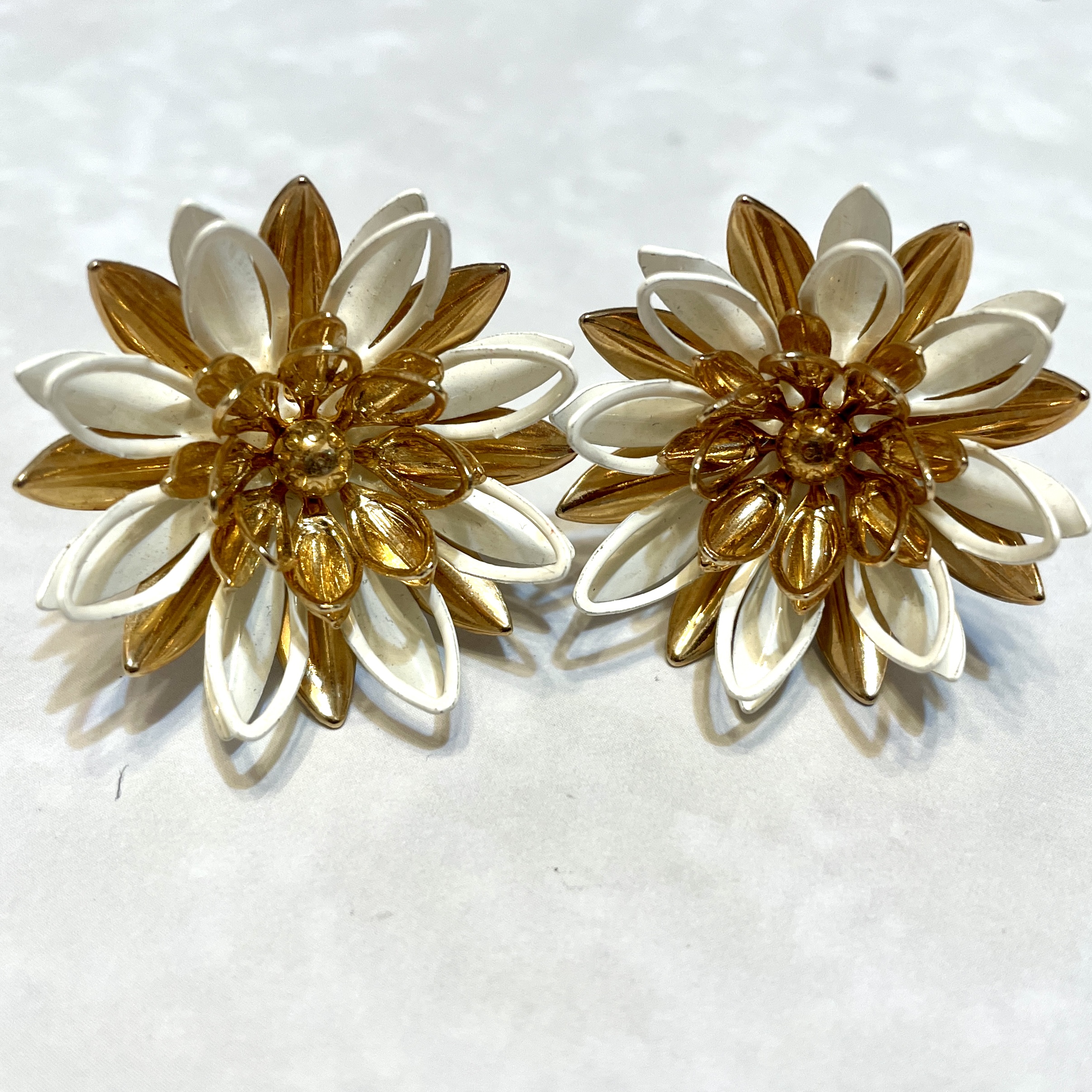 Elegant gold and white flower earrings
