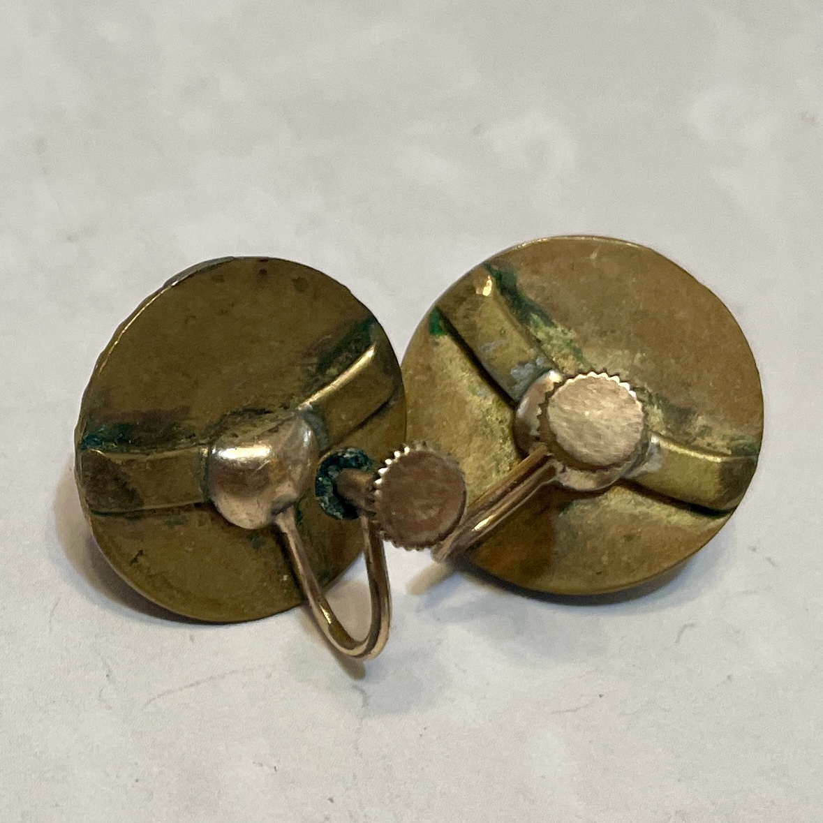 Classic brass screw-back earrings design