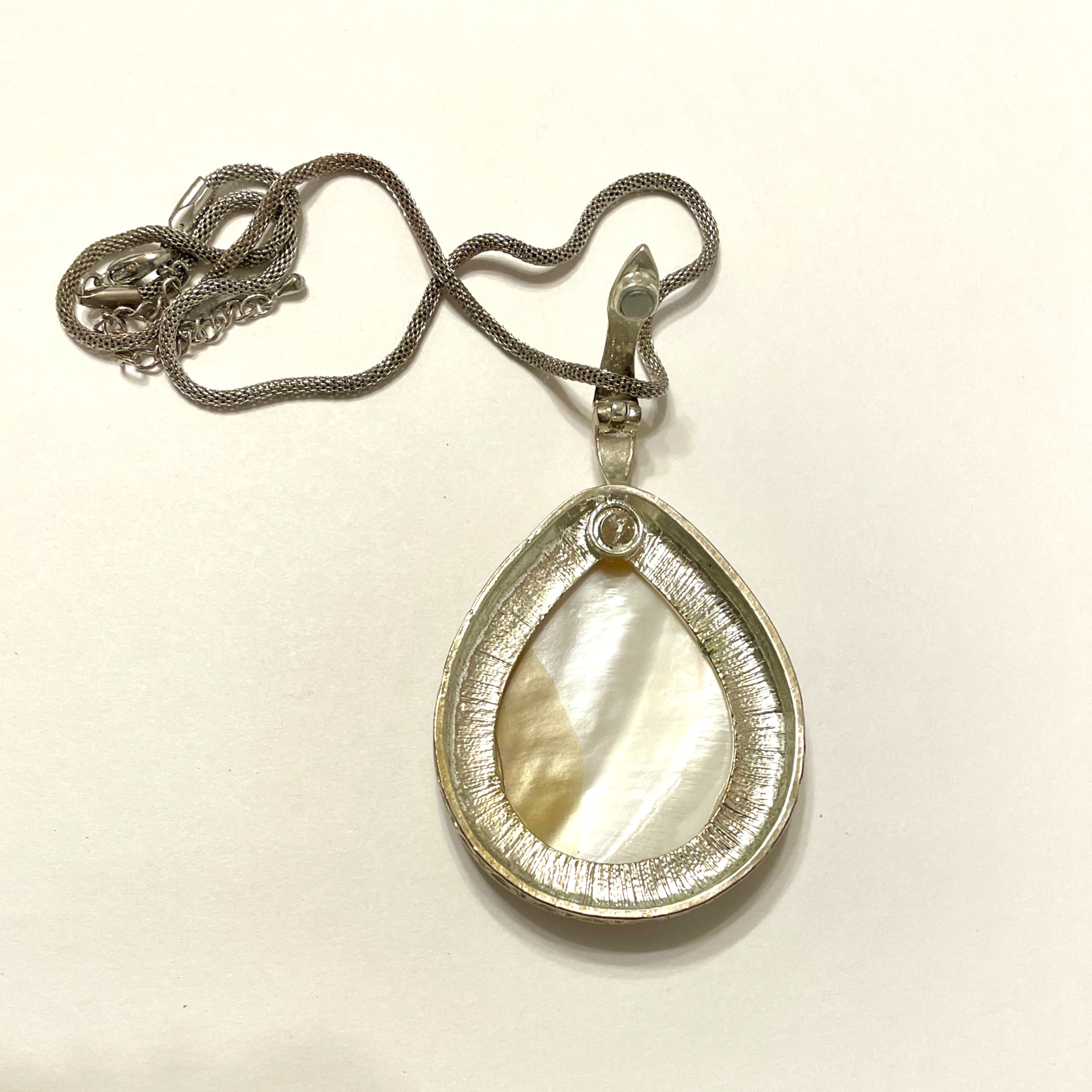 Elegant silver teardrop pendant necklace