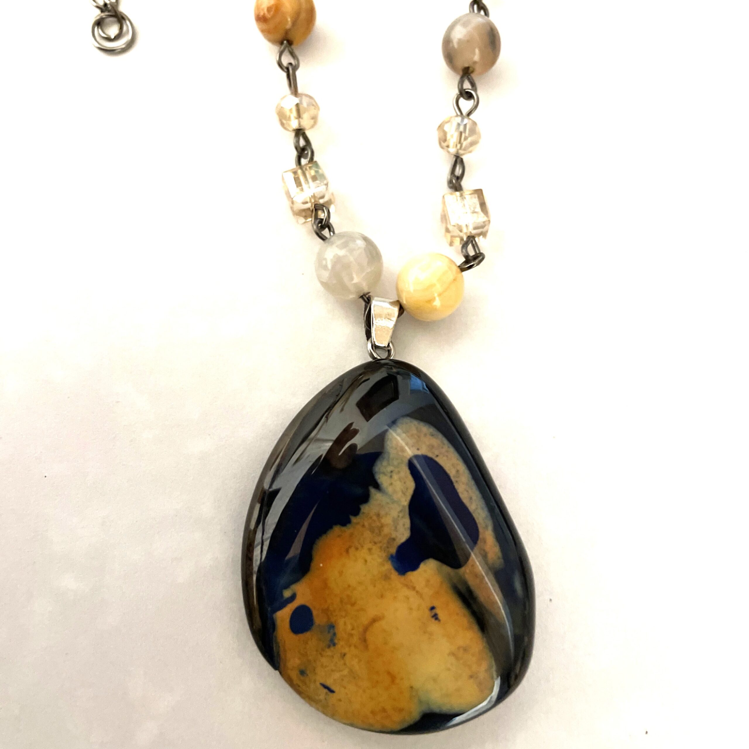 Glossy yellow and blue stone pendant necklace