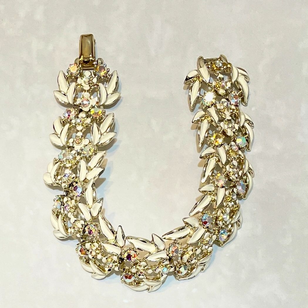 Gold bracelet with leaf links and crystals