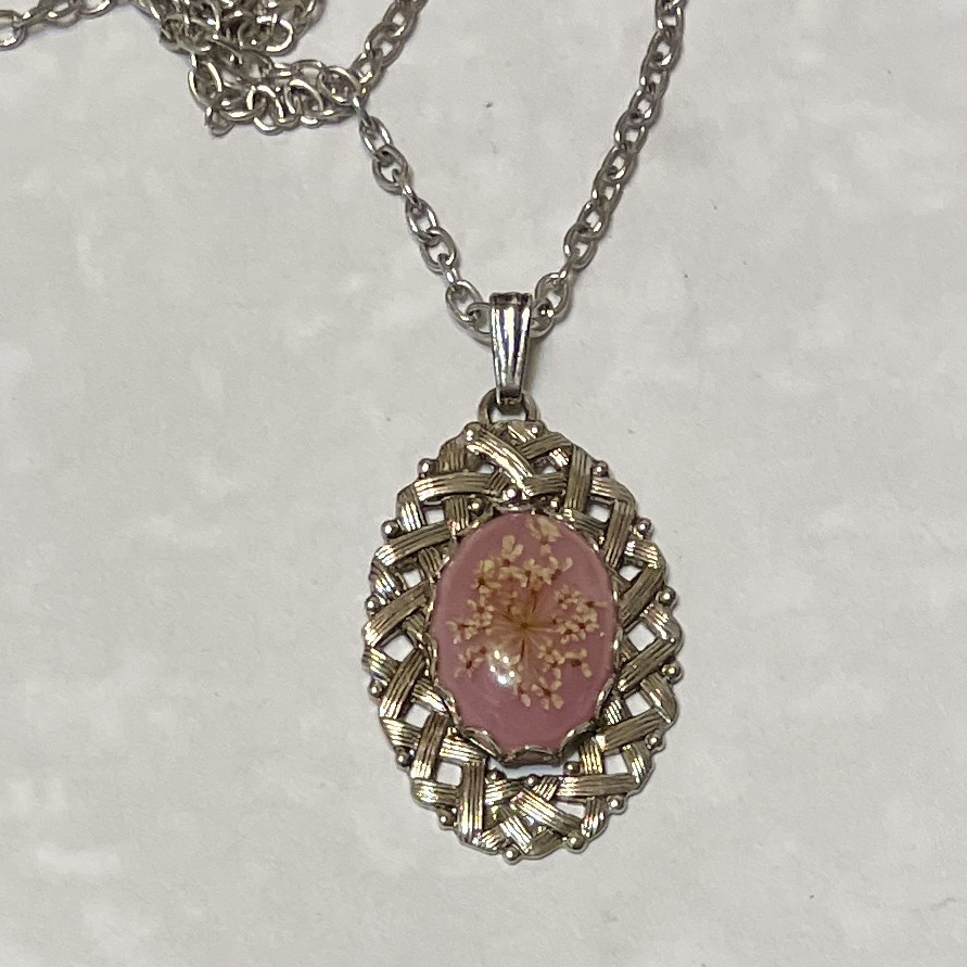 Silver filigree pendant with pink floral cameo