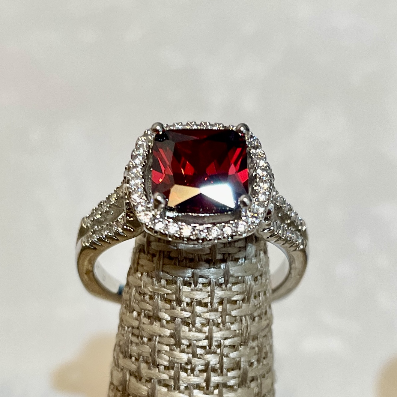 Elegant ring with a red gemstone