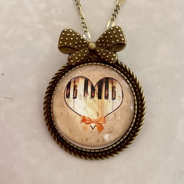 Piano-key heart pendant necklace with bow