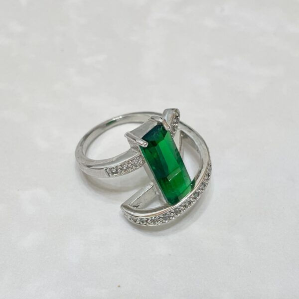 Chic silver ring with vibrant green gemstone.