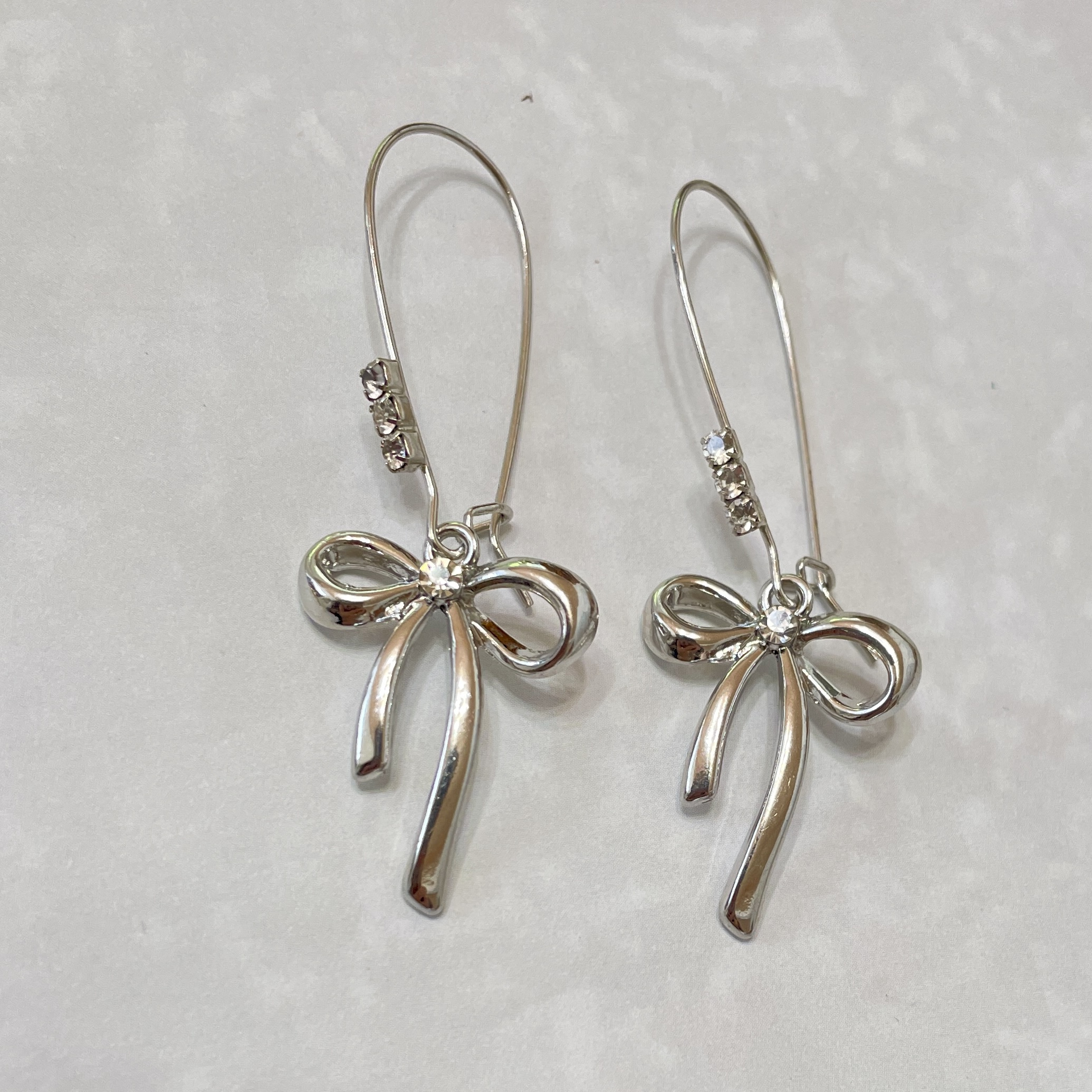 Silvery Bow-Tie Earrings - Image 5