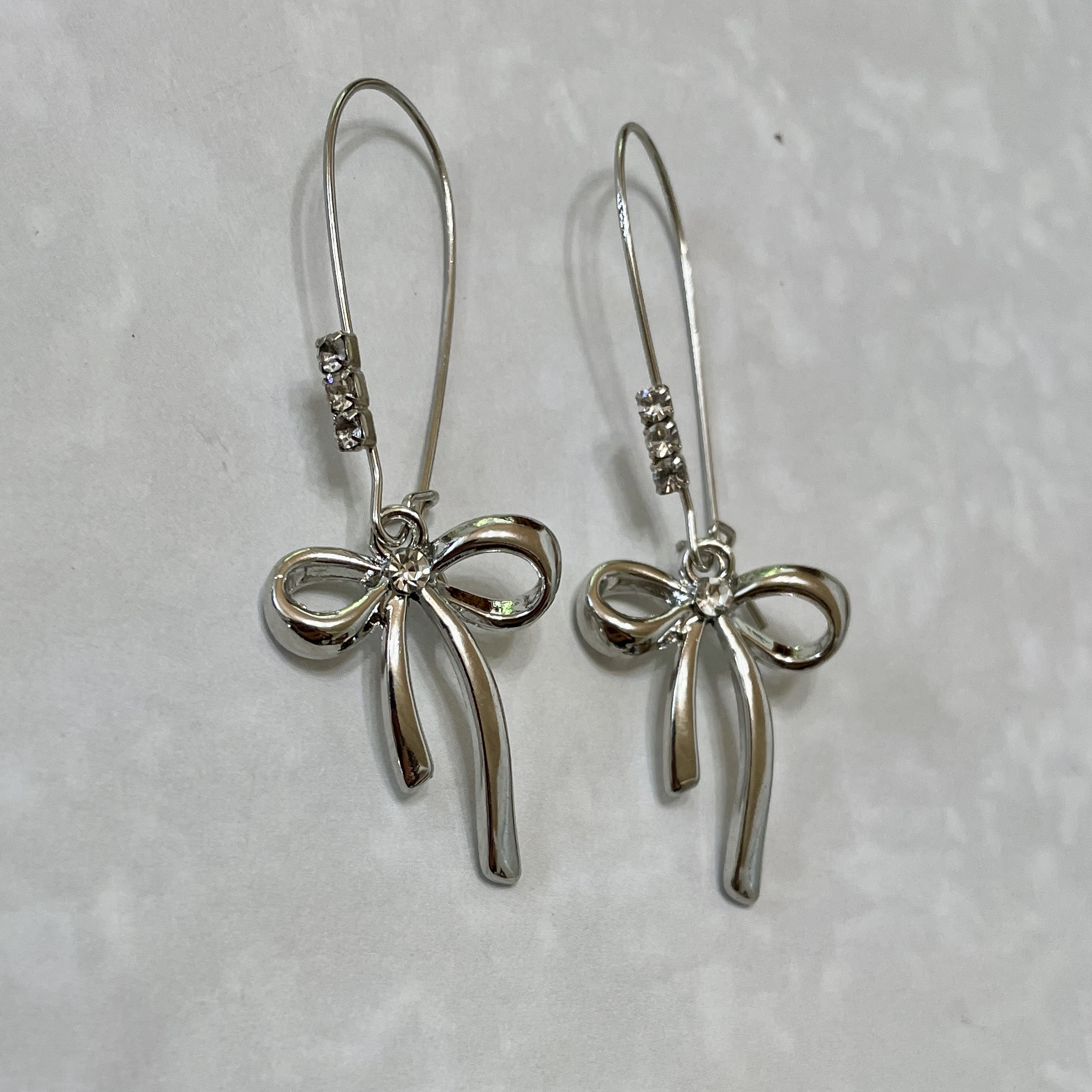 Silvery Bow-Tie Earrings - Image 4