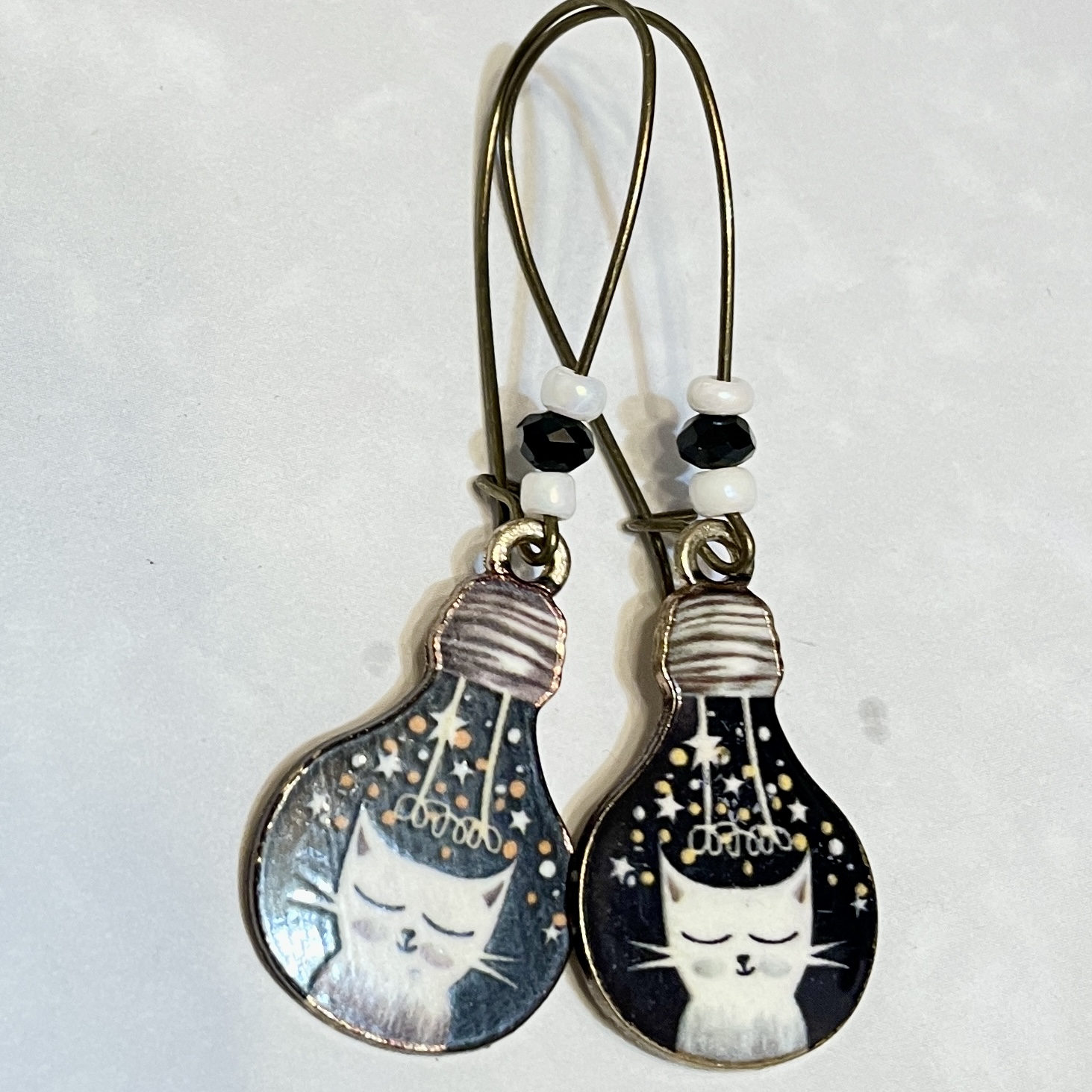 Dreamy Kitty Dangle Earrings - Image 4